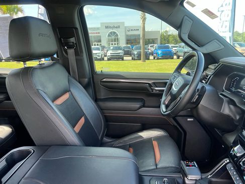 Used 2023 GMC Sierra 1500 AT4 w/ Technology Package AWD/4WD image 14