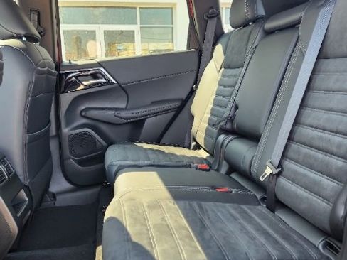 New 2024 Mitsubishi Outlander SE image 12