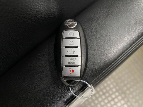 Used 2018 Nissan Rogue SV AWD/4WD image 30
