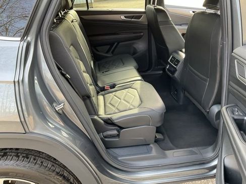 Used 2024 Volkswagen Atlas Cross Sport SE image 18
