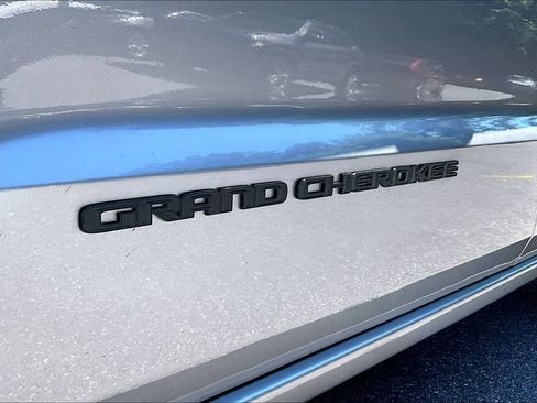 Used 2021 Jeep Grand Cherokee Laredo X AWD/4WD image 24