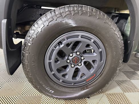 Used 2025 Nissan Frontier PRO-4X AWD/4WD image 30