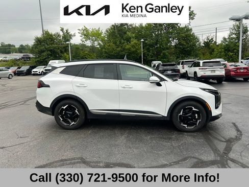 Certified 2026 Kia Sportage EX w/ EX Panorama Roof Package FWD image 8