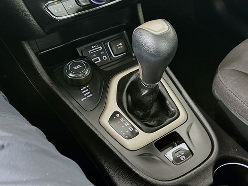 Used 2017 Jeep Cherokee 75th Anniversary image 16