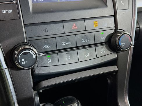 Used 2016 Toyota Camry SE image 23