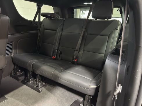 Used 2024 Chevrolet Suburban Premier image 12