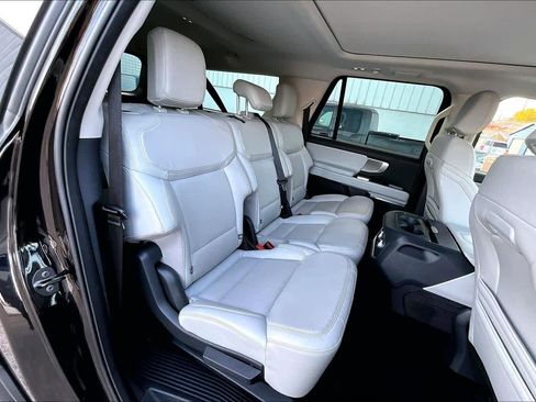 Used 2025 Ford Expedition Max Platinum image 19