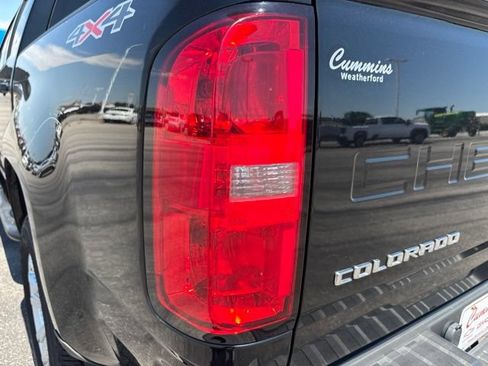 Used 2022 Chevrolet Colorado LT AWD/4WD image 11