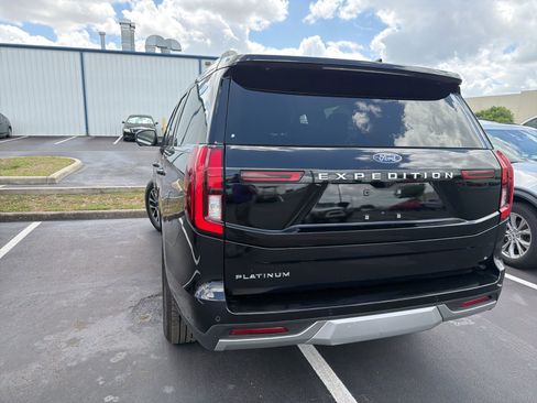 Used 2025 Ford Expedition Platinum image 7
