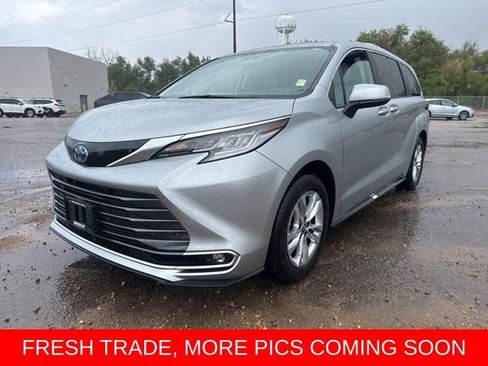 Used 2025 Toyota Sienna Limited AWD/4WD image 1