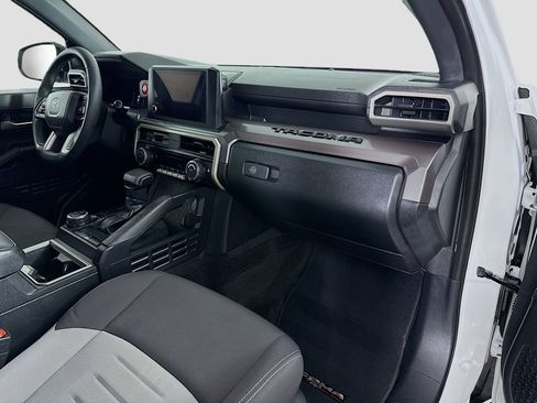 Certified 2025 Toyota Tacoma TRD Off-Road image 20