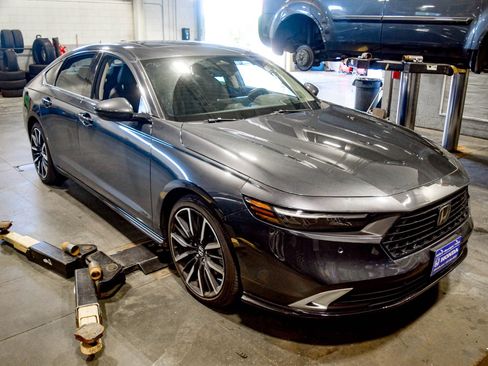 Used 2023 Honda Accord Touring image 15