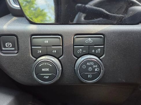Used 2025 Chevrolet Silverado 2500 LT w/ Convenience Package AWD/4WD image 18