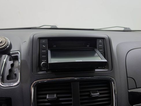 Used 2014 Dodge Grand Caravan SXT image 37