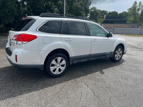 Used 2011 Subaru Outback 2.5i Premium w/ Popular Equipment Group 1A AWD/4WD image 3