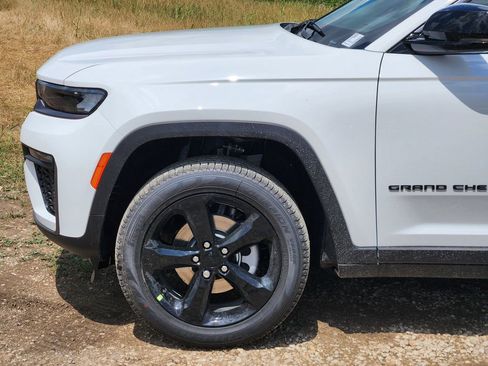 New 2026 Jeep Grand Cherokee Limited RWD image 6