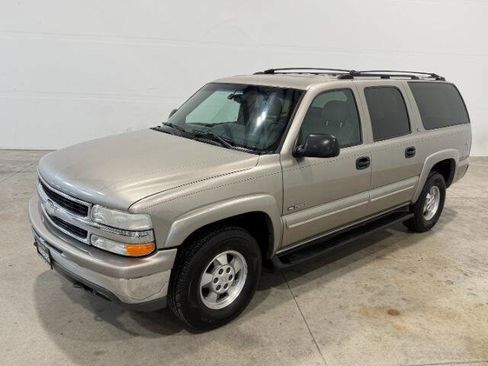 Used 2000 Chevrolet Suburban LS w/ LS Preferred Equipment Group AWD/4WD image 2
