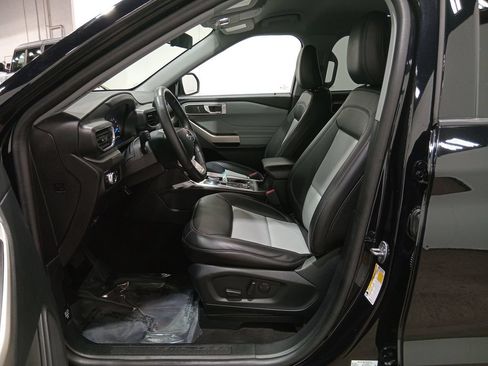 Certified 2023 Ford Explorer XLT w/ Equipment Group 202A AWD/4WD image 17