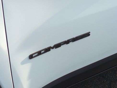 New 2026 Jeep Compass Latitude image 24