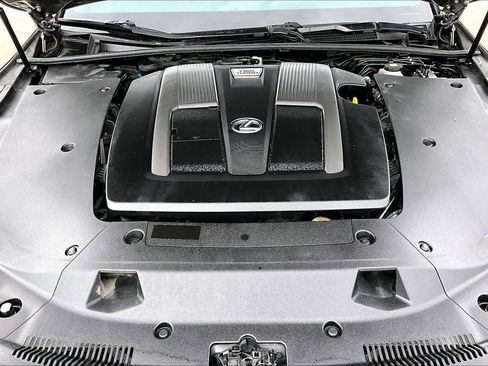 Used 2018 Lexus LS 500 F Sport w/ Accessory Package (Z2) image 31