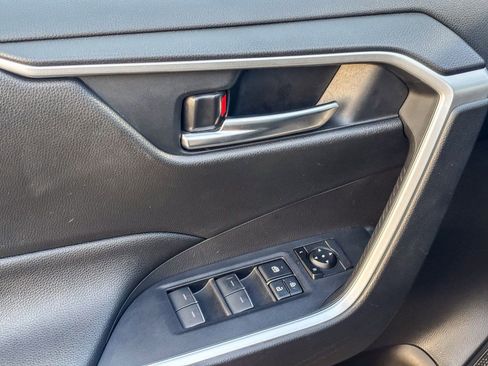 Used 2023 Toyota RAV4 SE w/ Weather & Moonroof Package image 24