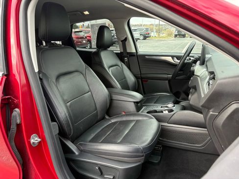 Used 2022 Ford Escape Titanium image 16