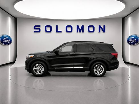 Certified 2022 Ford Explorer XLT w/ Equipment Group 202A AWD/4WD image 8
