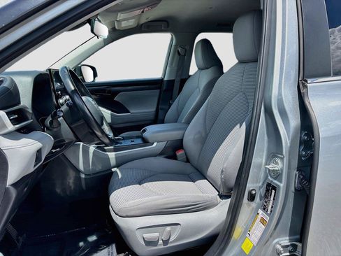 Used 2023 Toyota Highlander LE FWD image 20
