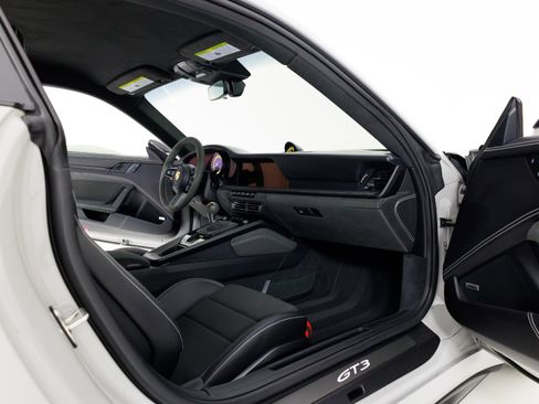 Used 2022 Porsche 911 GT3 image 34