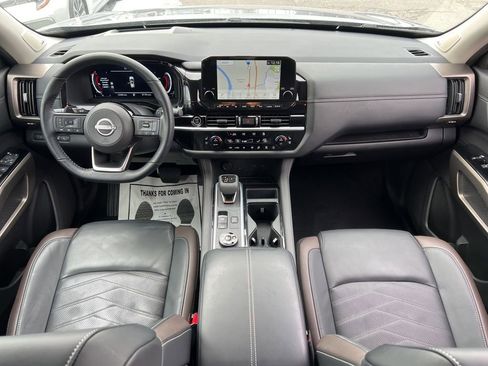 Used 2024 Nissan Pathfinder Platinum w/ Cargo Package image 26