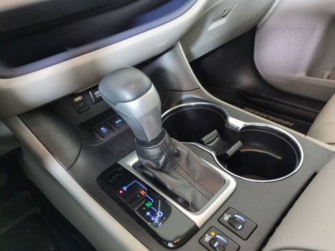 Used 2018 Toyota Highlander XLE image 26