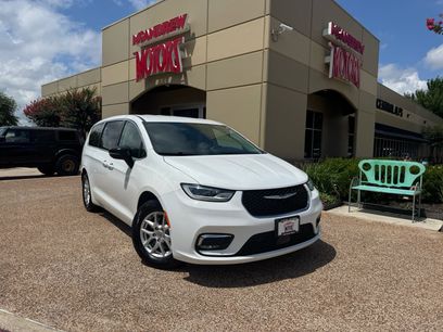 Used 2024 Chrysler Pacifica Touring-L