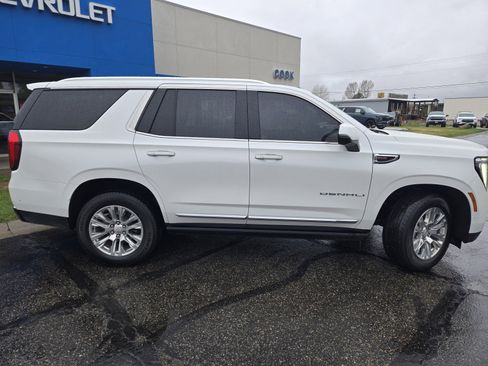 Used 2025 GMC Yukon Denali w/ Sun & Power Step Package image 2