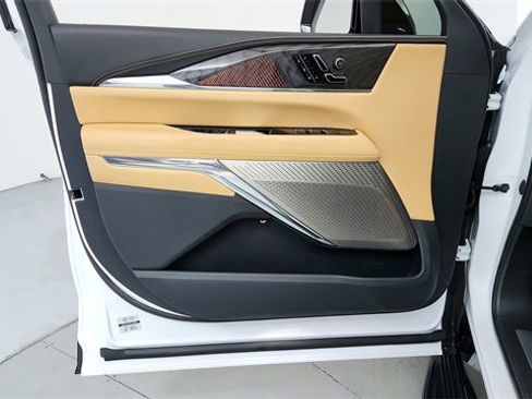 Used 2025 Cadillac Escalade IQ Sport 2 w/ LPO, ONYX Package image 11