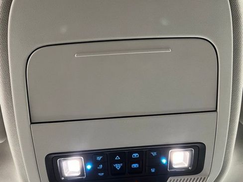 Used 2025 Ford Expedition Max Platinum image 41