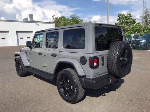 Used 2022 Jeep Wrangler Unlimited Sahara AWD/4WD image 3
