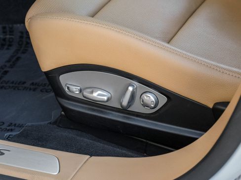 Used 2016 Porsche Panamera S w/ Premium Package Plus image 35