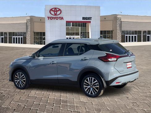 Used 2021 Nissan Kicks SV image 4