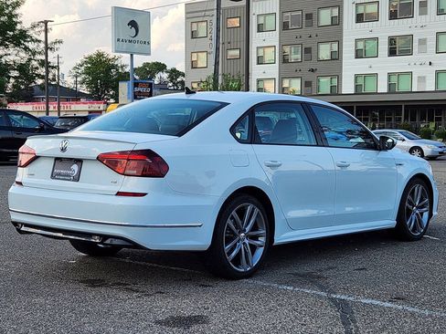 Used 2018 Volkswagen Passat 2.0T R-Line FWD image 9