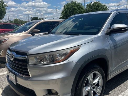 Used 2016 Toyota Highlander Limited FWD image 2
