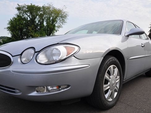 Used 2006 Buick LaCrosse CX FWD image 2