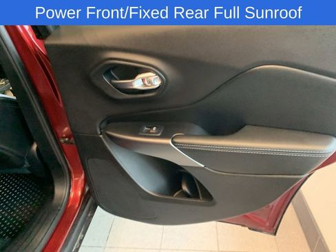 Used 2019 Jeep Cherokee Latitude Plus w/ Comfort/Convenience Group image 16