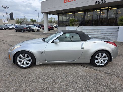 Used 2005 Nissan 350Z Touring image 17