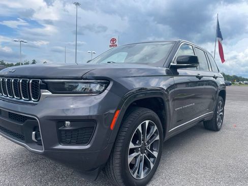 Used 2023 Jeep Grand Cherokee Overland AWD/4WD image 11