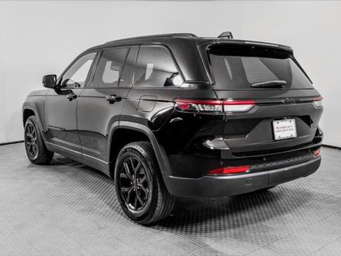 Used 2024 Jeep Grand Cherokee Altitude RWD image 6