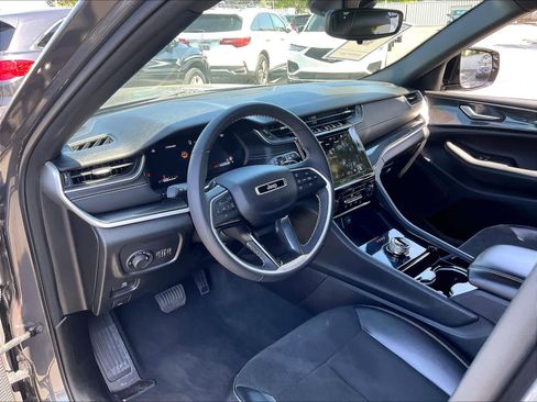 Used 2023 Jeep Grand Cherokee L Laredo AWD/4WD image 15
