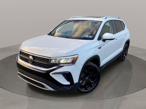 Used 2022 Volkswagen Taos SE w/ Panoramic Sunroof Package image 32