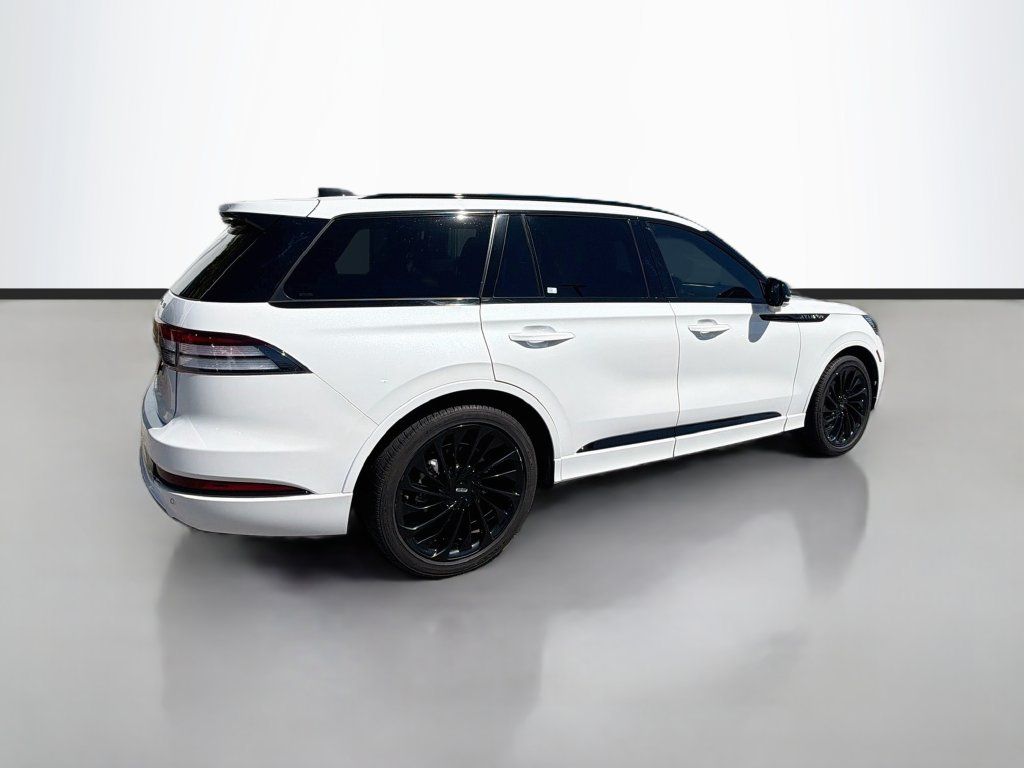 Used 2025 Lincoln Aviator Reserve w/ Luxury Package RWD image 5