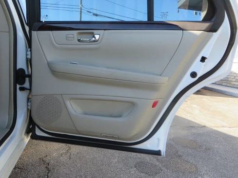 Used 2010 Cadillac DTS Luxury image 37