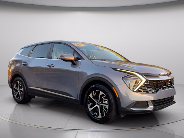 Used 2025 Kia Sportage EX FWD image 9